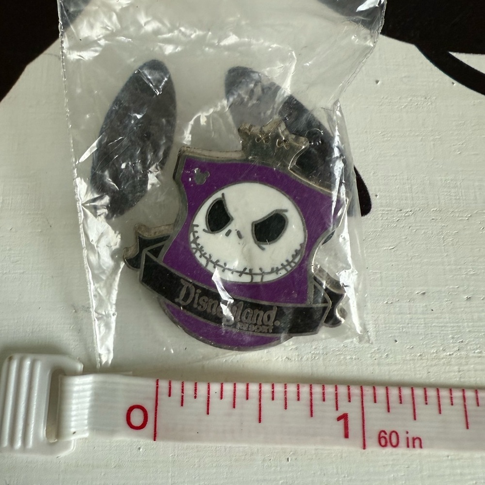Disney Collectible Pin 2012 Hidden Mickey Crest Collection Jack Skellington - Picture 2 of 3